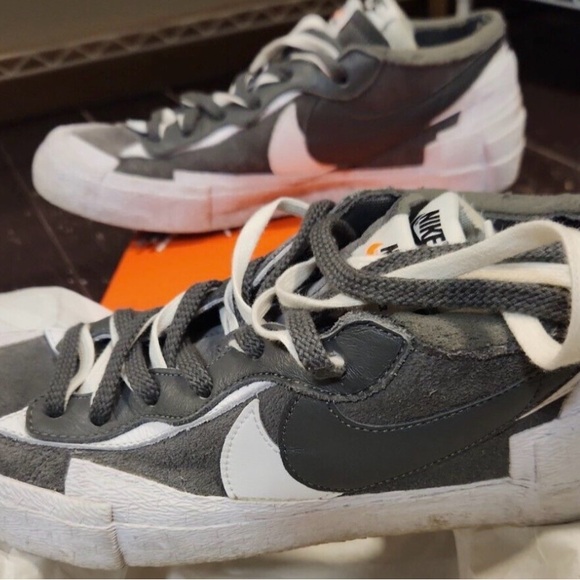 Athletic_Shoes